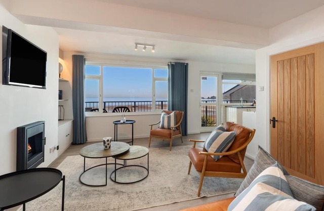 Sea View Apartment - Sea Front Apartment with Views