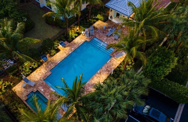 Modern LuxeTownhome/Heated Pool/Beach/Golf/Boating