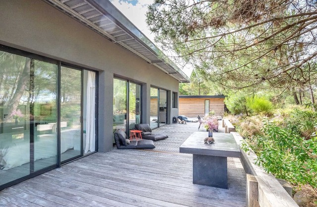 Villa with private access to ocean