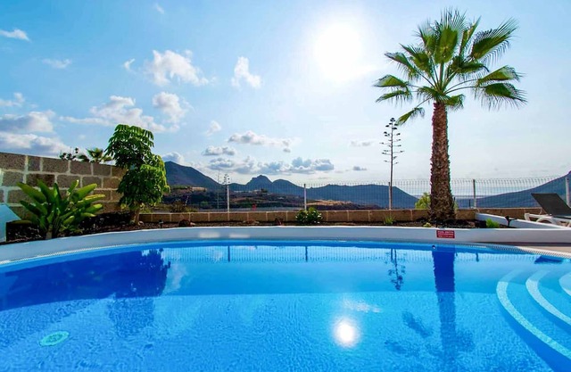 Villa Pandora - Three Bedroom Villa, Sleeps 6