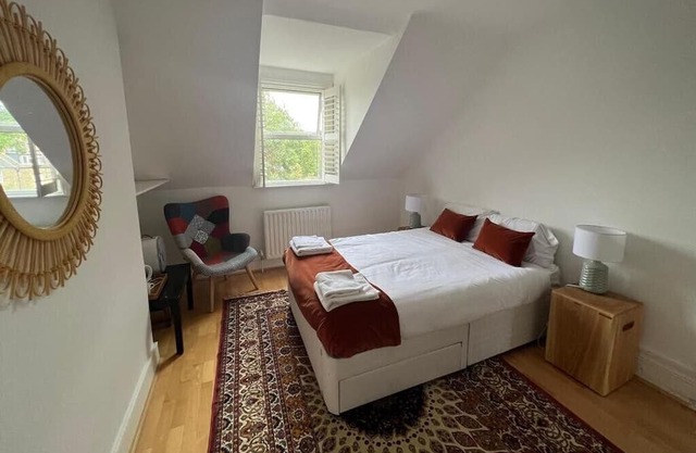 The Sunflower Room in Grand Tulse Hill Villa