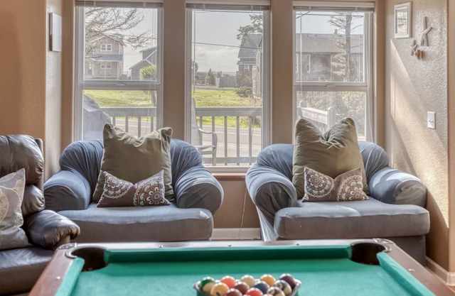 Near the Beach with TVs, Foosball, Ping-Pong and Pool Tables!