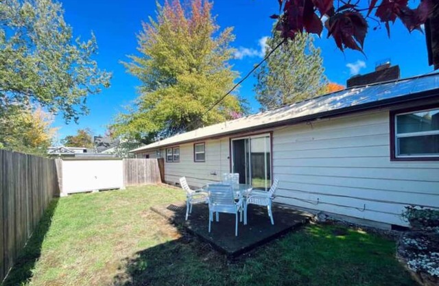 Family-sized U of O bungalow