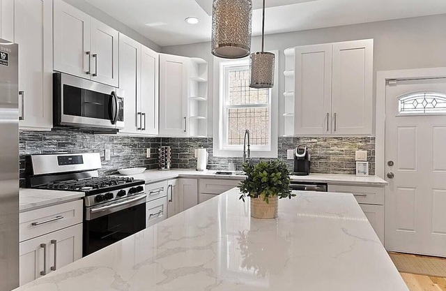 NEW Spacious Home | Private Roofdeck | Gameroom