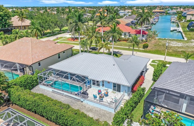 Beautiful 3 bedroom, 2 bathroom home near free beach entrance.