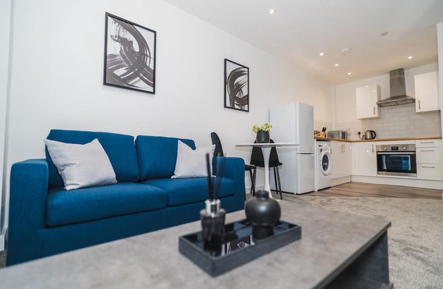 Thornhill House Modern City Center Apartment