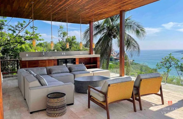 NEW Luxe Oceanview Villa, Private Beach, Pool, BBQ