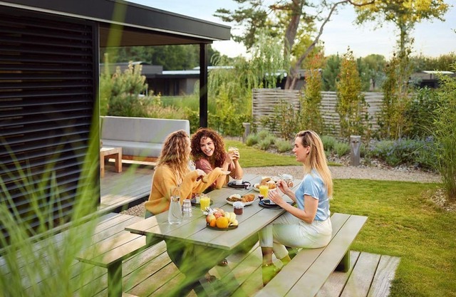 These Eco-Lodges are equipped for 12 people and have one hot tub. From your own terrace, you can therefore completely relax and enjoy your own wellness moment!