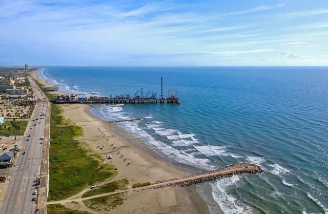 Historic Galveston 1900s charmer in prime location