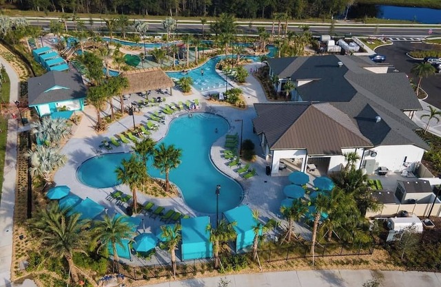 SL 4Br walking distance to club