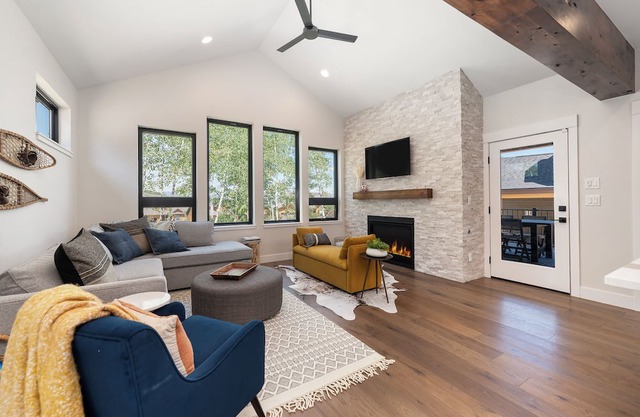 Brand New Lux Ski in/out Granby, Hot Tub, A/C!