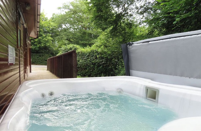 Great location and well-equipped lodge set in mature and beautiful gardens.