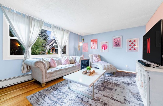 5BR Home | Two Private Suites, Perfect for Groups