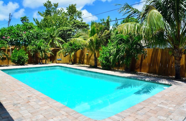 3-bedroom tropical pool house,Near Cruise Terminals, Beaches, Disney, KSC