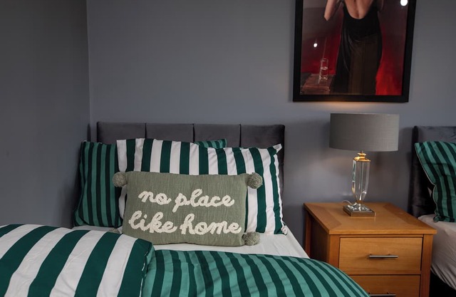 House -Sleeps 8, parking, suitable for contractors