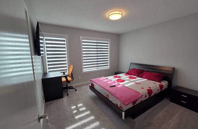 Master Bedroom with Ensuite Bathroom close to Edmonton Airport!