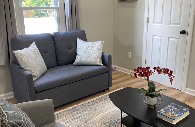 Private and cozy - 2BR Retreat 10 mins to EWR - 35mins to NYC