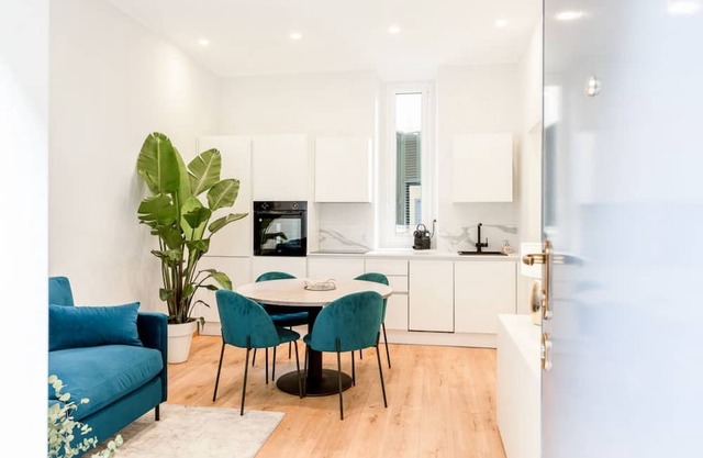 Design Flat in NoLo (10 min Central Station)