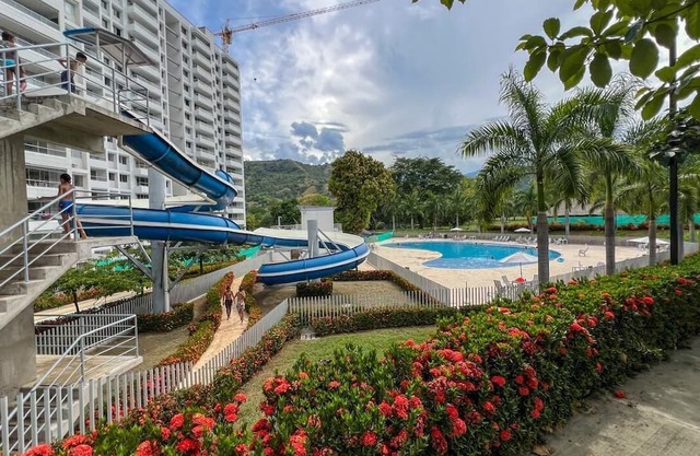 Cozy apartment, nice view, air conditioning, three blocks from the park.
