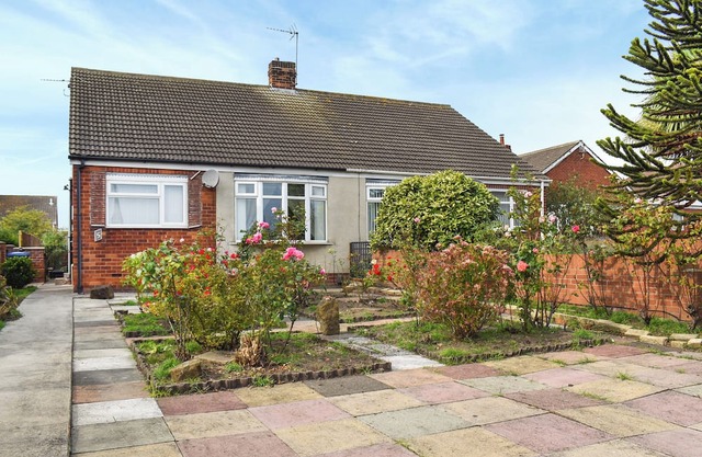 2 bedroom accommodation in Redcar