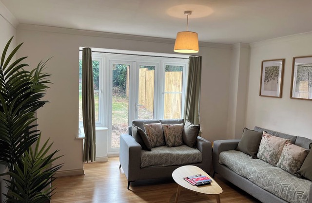 Central, Modern, Entire 3 rooms, 2.5 baths house