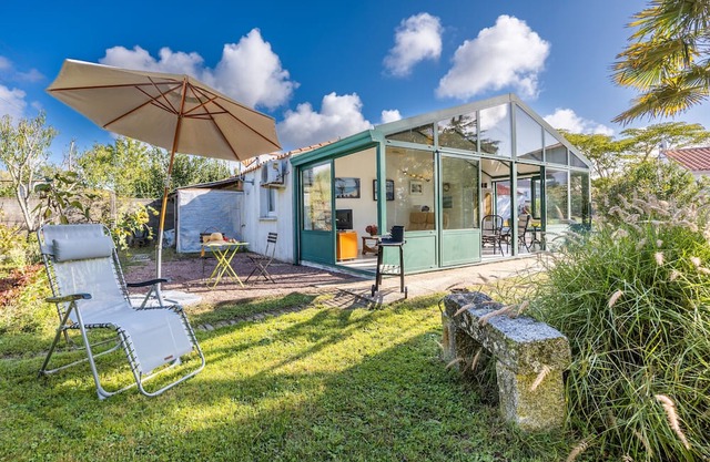Holiday Home 'Du Peintre' with Private Terrace, Wi-Fi and Air Conditioning