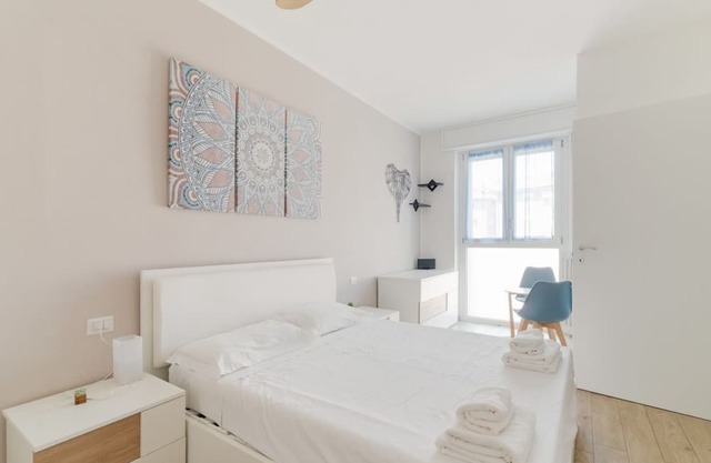 GuestHost - Naviglio Grande Bright Apartment