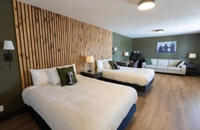 Family Room Sleeps 5 Western Themed Bryce Canyon