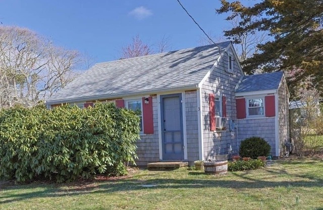Classic, cozy Cape Cod Cottage