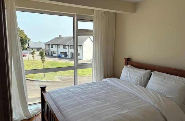 3 Bedroom Home, Walk to Town