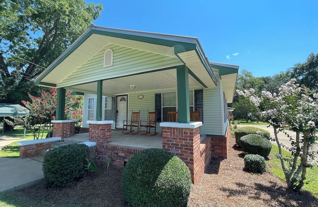Lovely 3-bed 2 bath house with boat parking in charming Bainbridge