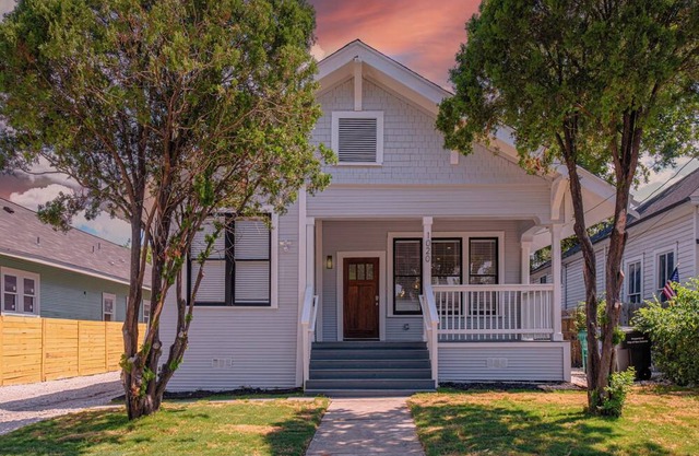 3BR/3BA Urban Escape Just Minutes From Downtown!