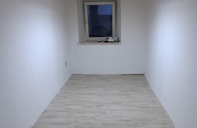 5 minutes from the train station 1 room apartment in a quiet location