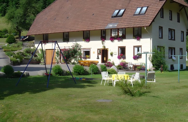 Holiday Apartment '2, 2 Bedrooms' with Shared Garden and Wi-Fi