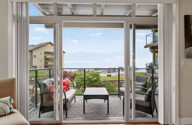 3 bedroom overlooking Okanagan Lake