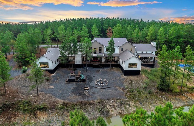 Iron Bull | Unforgettable Cabin w/Hot Tub, Games & Mechanical Bull Adventure