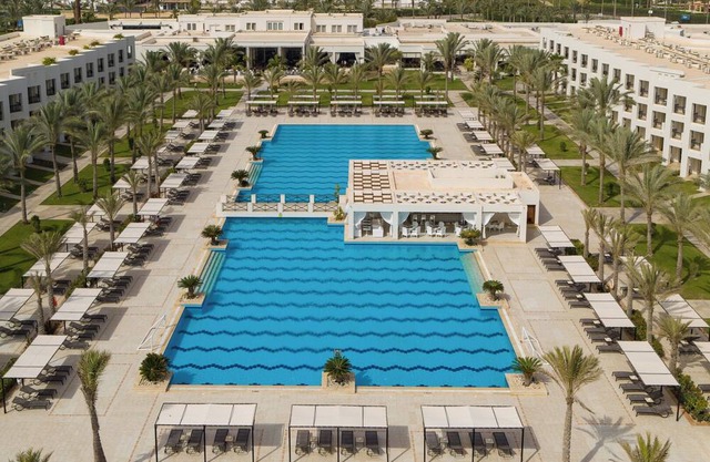 Chic Coastal Getaway Close Almaza Bay Beach with Swimming Pool & Breakfast
