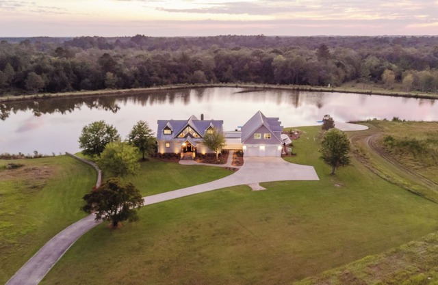 Georgia on My MindnCoastal farmhouse on 190 acres for total privacy - sleeps 12
