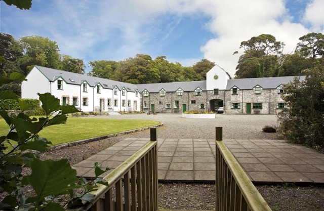 Ardnagashel Est No 6 - a two story that sleeps 4 guests in 2 bedrooms