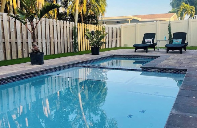 Charming 1-bedroom studio in welcoming Pembroke Pines with your own pool