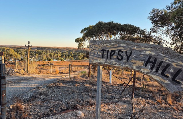 Tipsy Hill Cottage, River Views at Walker Flat SA. Perfect for a weekend getaway