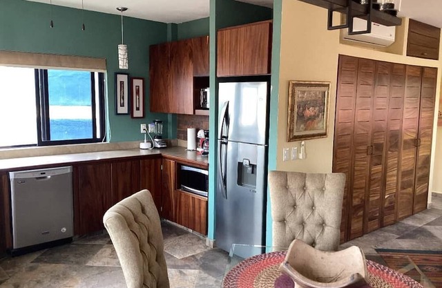 Private 2-bedroom apartment in wonderful Manzanillo with AC