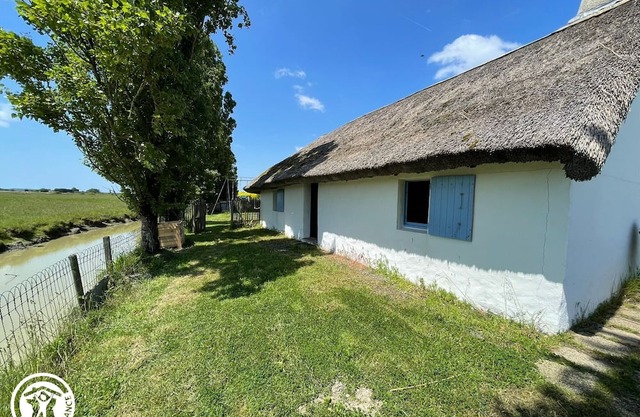 Charming traditional cottage in the Breton Marsh