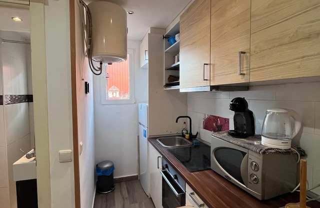 Charming 2-bedroom apartment with AC in L'Hospitalet de Llobregat