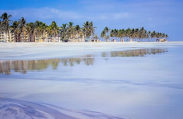 Relaxing Beach Stay! Free Parking, Onsite Swimming Pool, Gym & Spa Access!