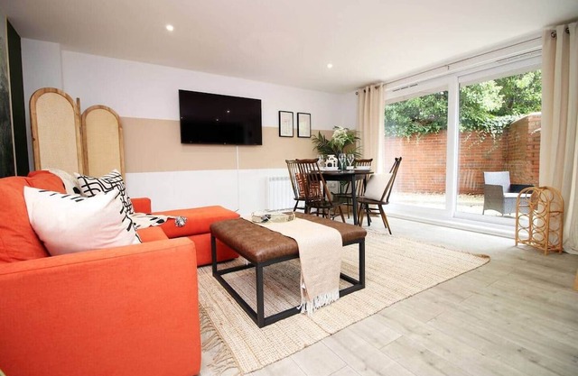 Bournemouth beach apartment-Sleeps6/Garden