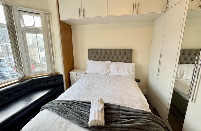 Luxury 8 Bed Home Near Luton Airport
