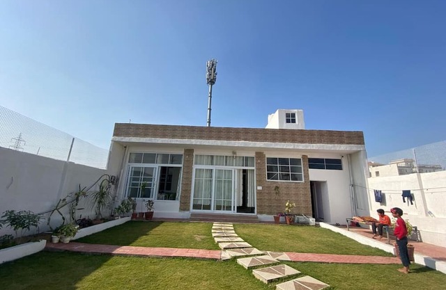 Marvelous villa with AC in vibrant Jaipur Spacious Accommodation