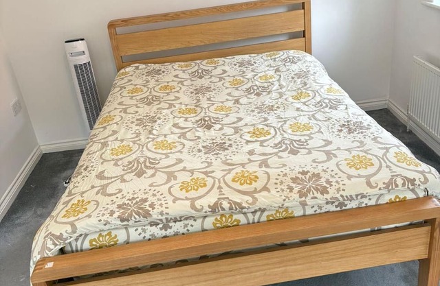 House - Sleeps 5, Private Parking & Pets Allowed