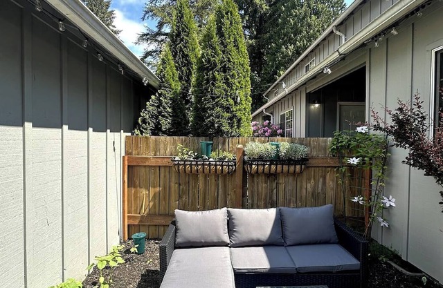 Charming 2-bedroom forest escape townhome in Olympia, WA